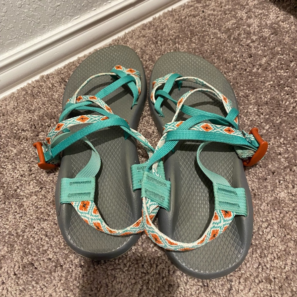 *Barely Worn* Size 8 Chacos.